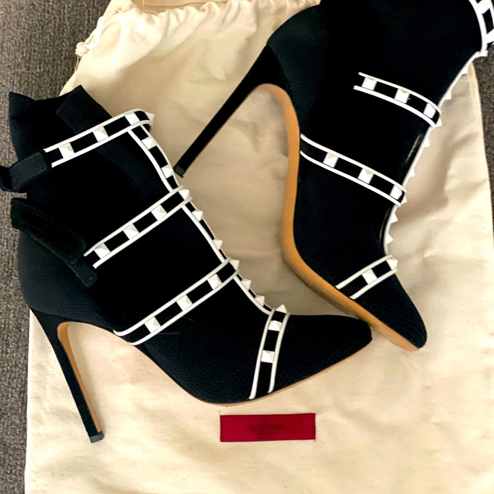 Valentino Garavani Free Rockstud Bootie